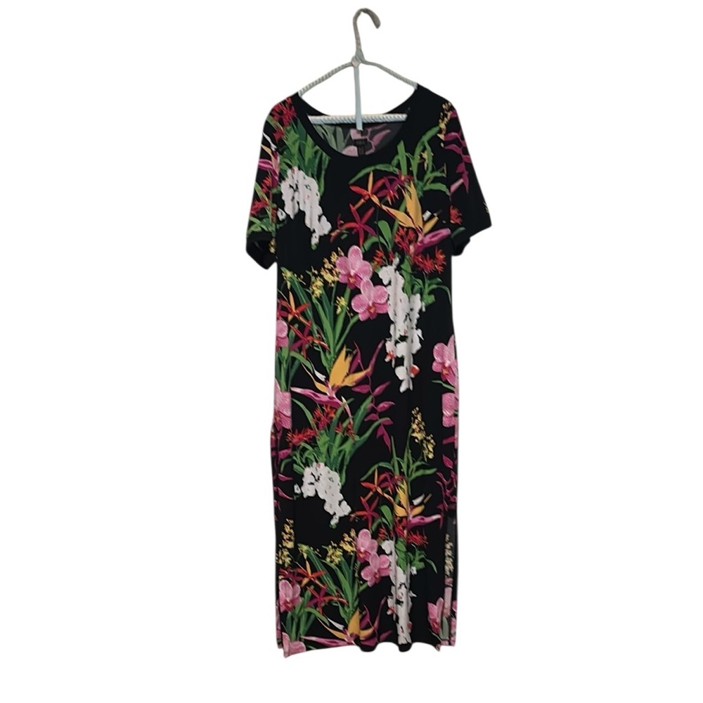NWOT Gorgeous Floral Black Resortwear Dress